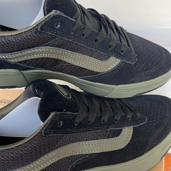 Vans WMNS Zahba
Fatigue/Black
VN0007QQFTB
SNEAKERS - Picture 15 of 16